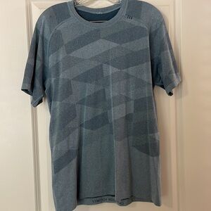 Lululemon men’s Metal Vent Tee, size M